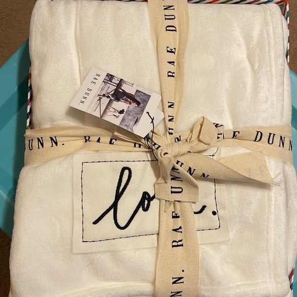Rae Dunn Other - Rae Dunn plush fleece blanket NIB